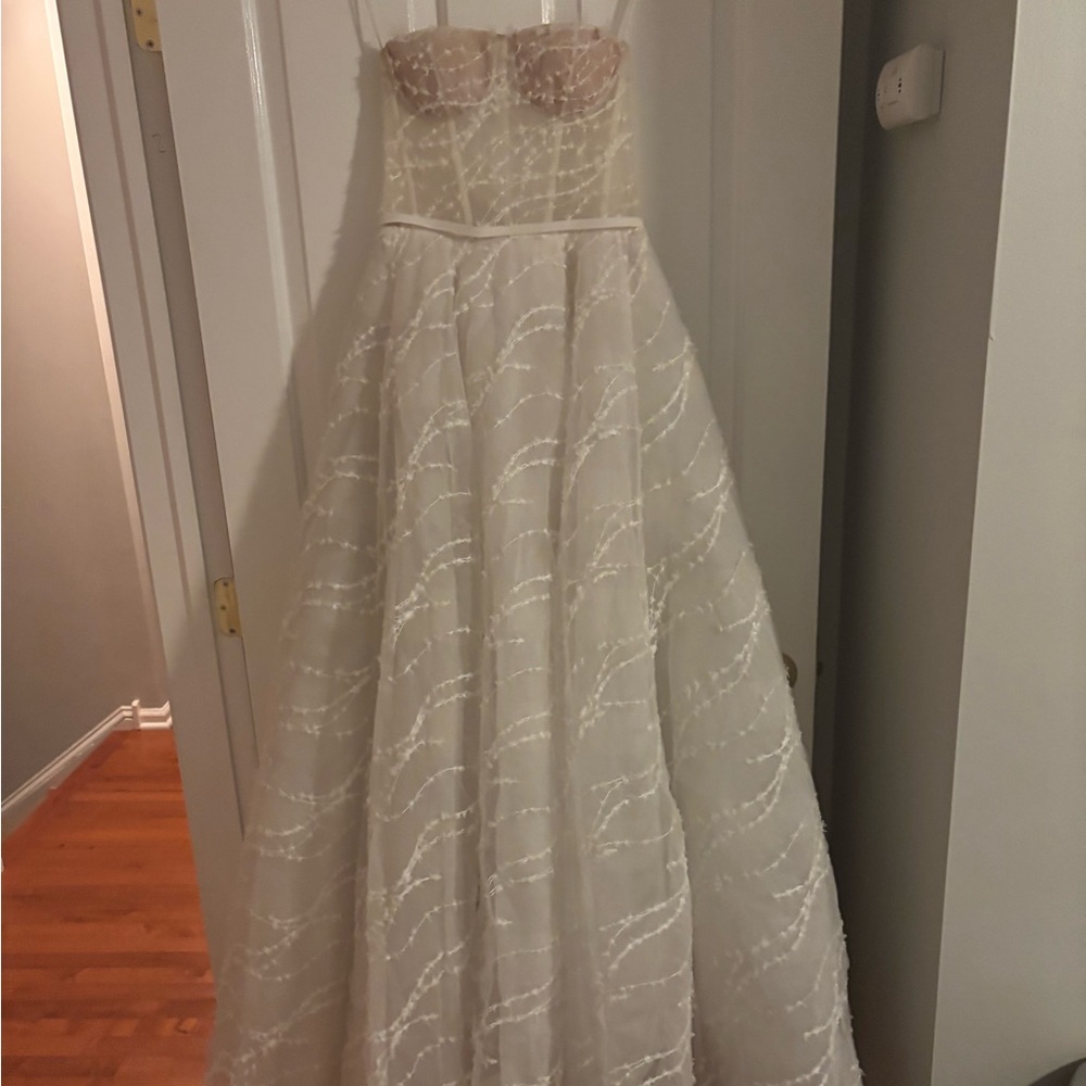 Mira Zwillinger Marvel
Elegant White Strapless Wedding Dress - Picture 12 of 16
